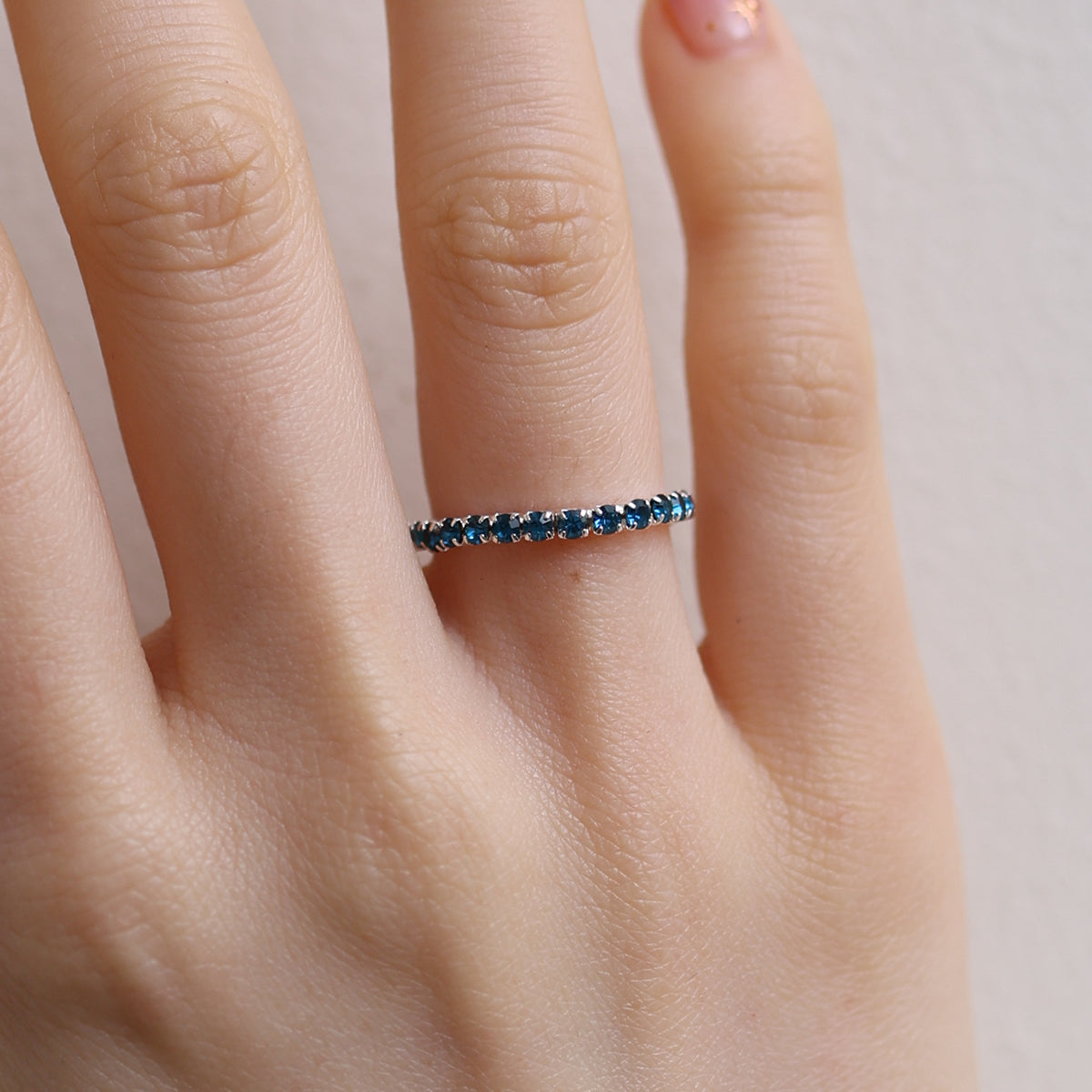 Stretchable tennis chain ring
