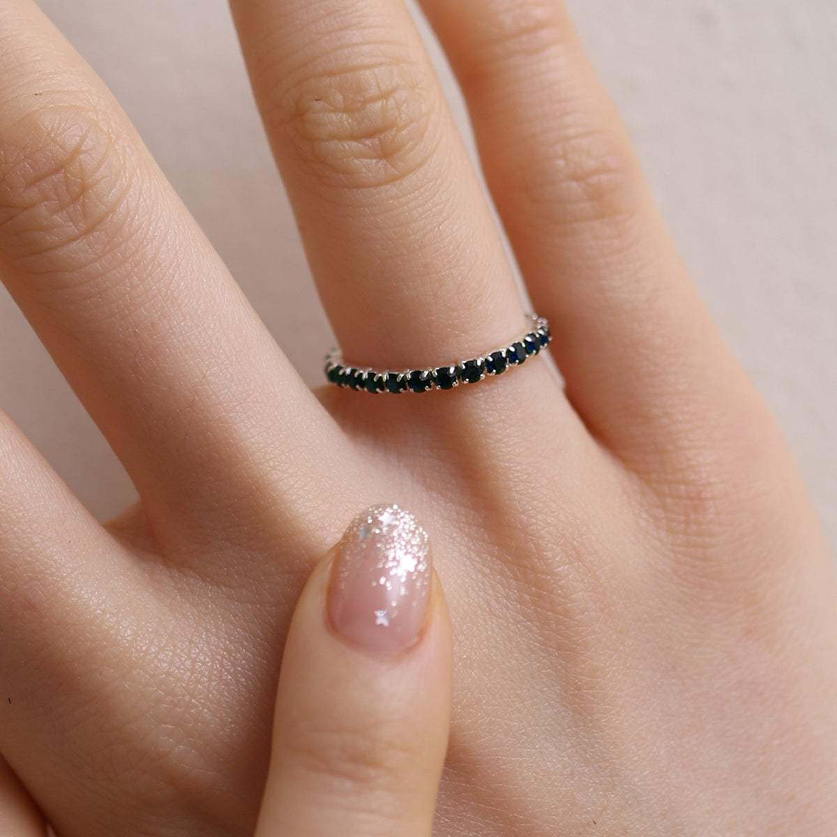 Stretchable tennis chain ring