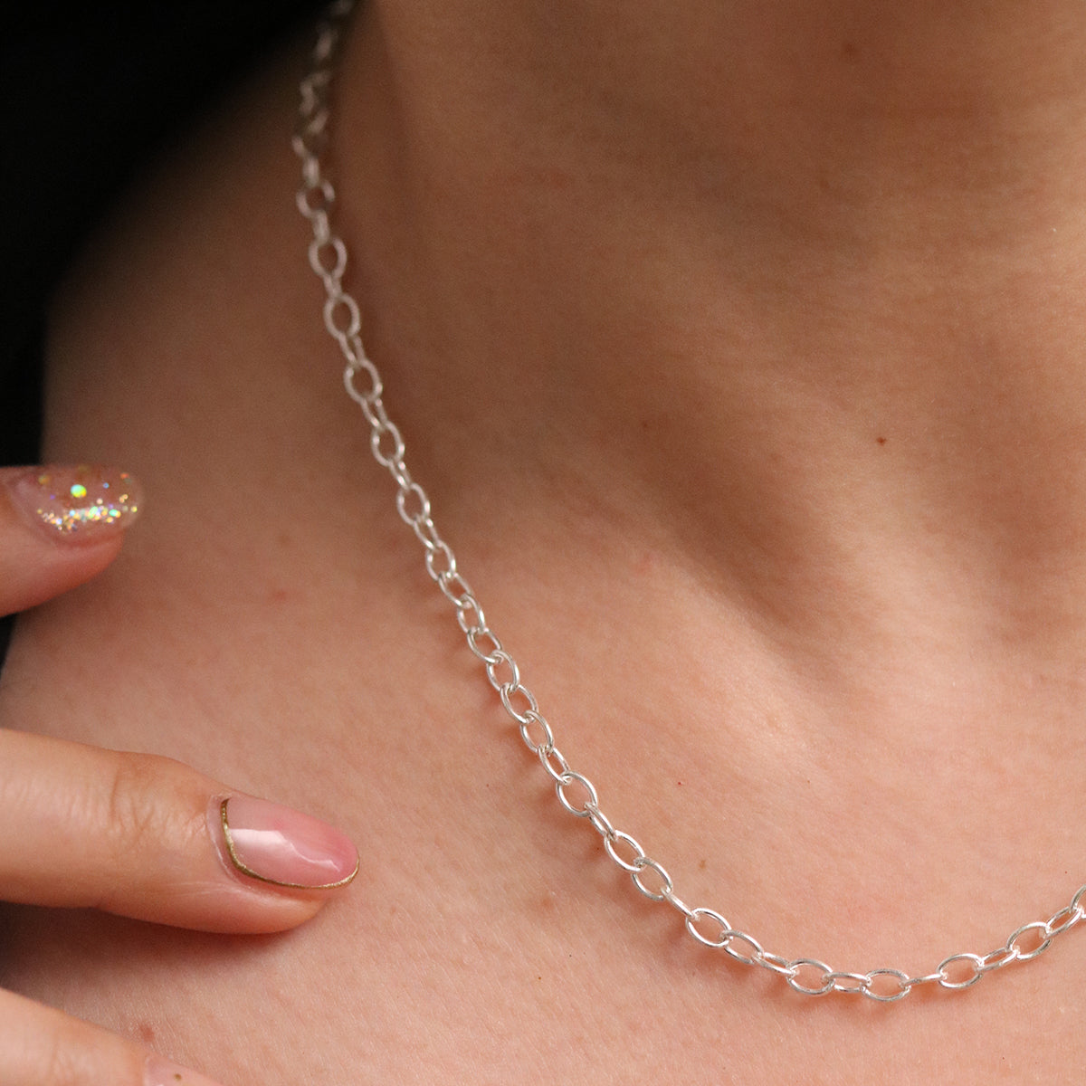 Stylish medium oval chain necklace with smooth, elongated oval links, offering a balanced and elegant design with a polished finish.