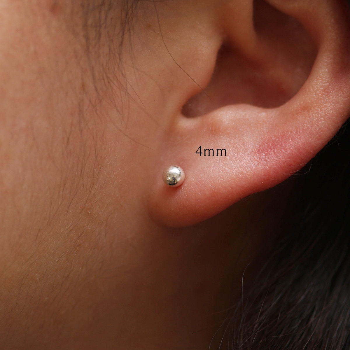 Simple ball stud earrings