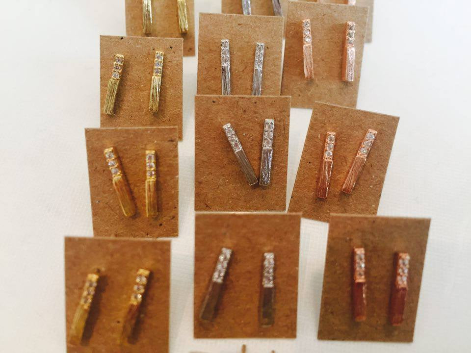 Q square stick (thin) earrings