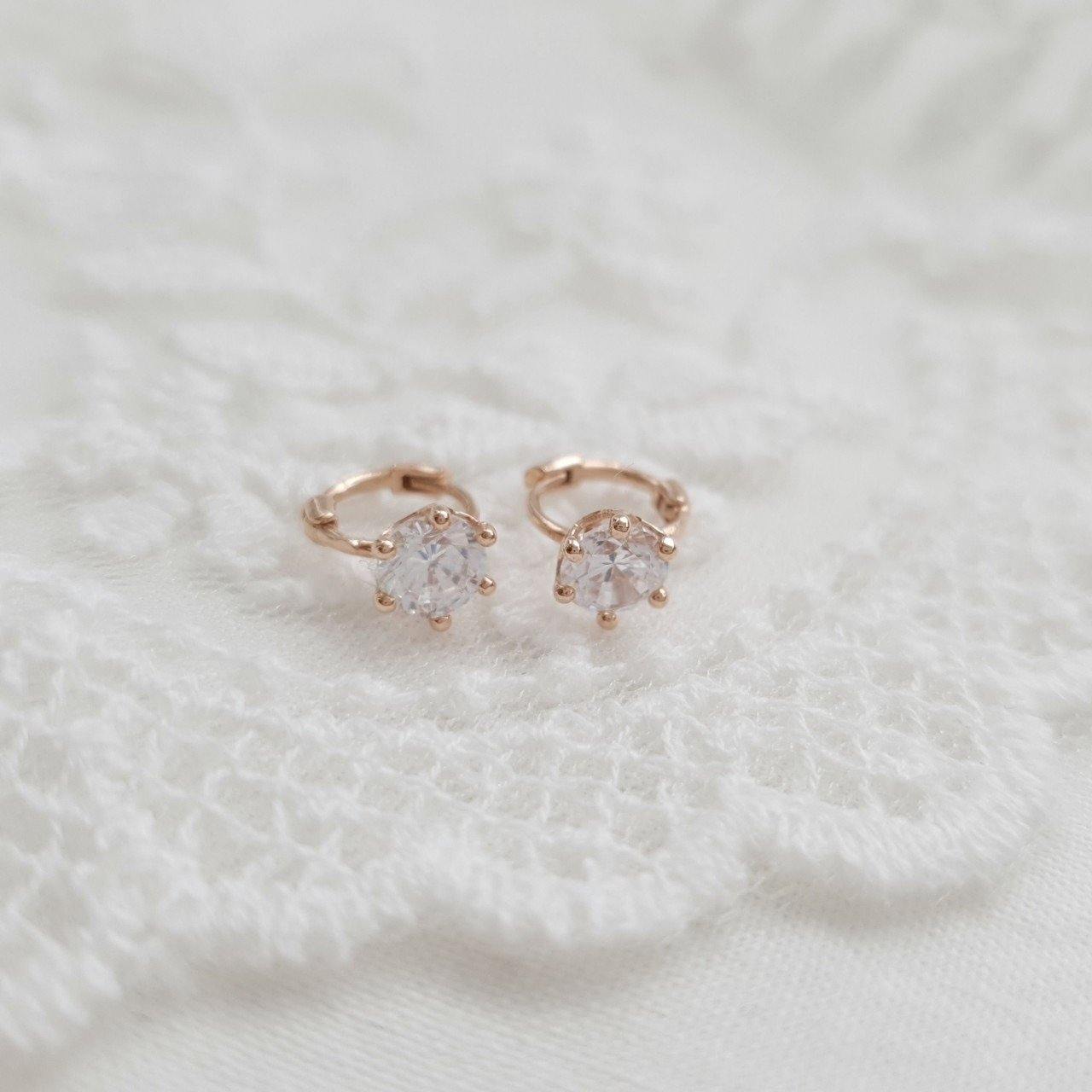 5mm cubic huggie - NABILONDON