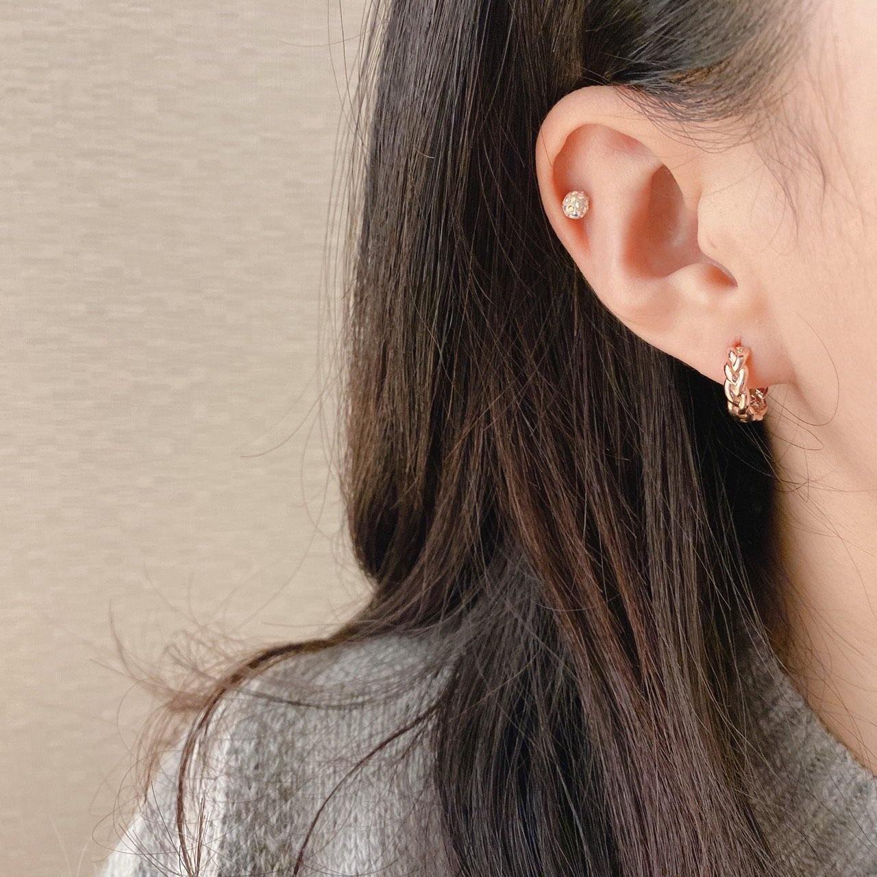 15mm knot huggie earrings (pair) - NABILONDON