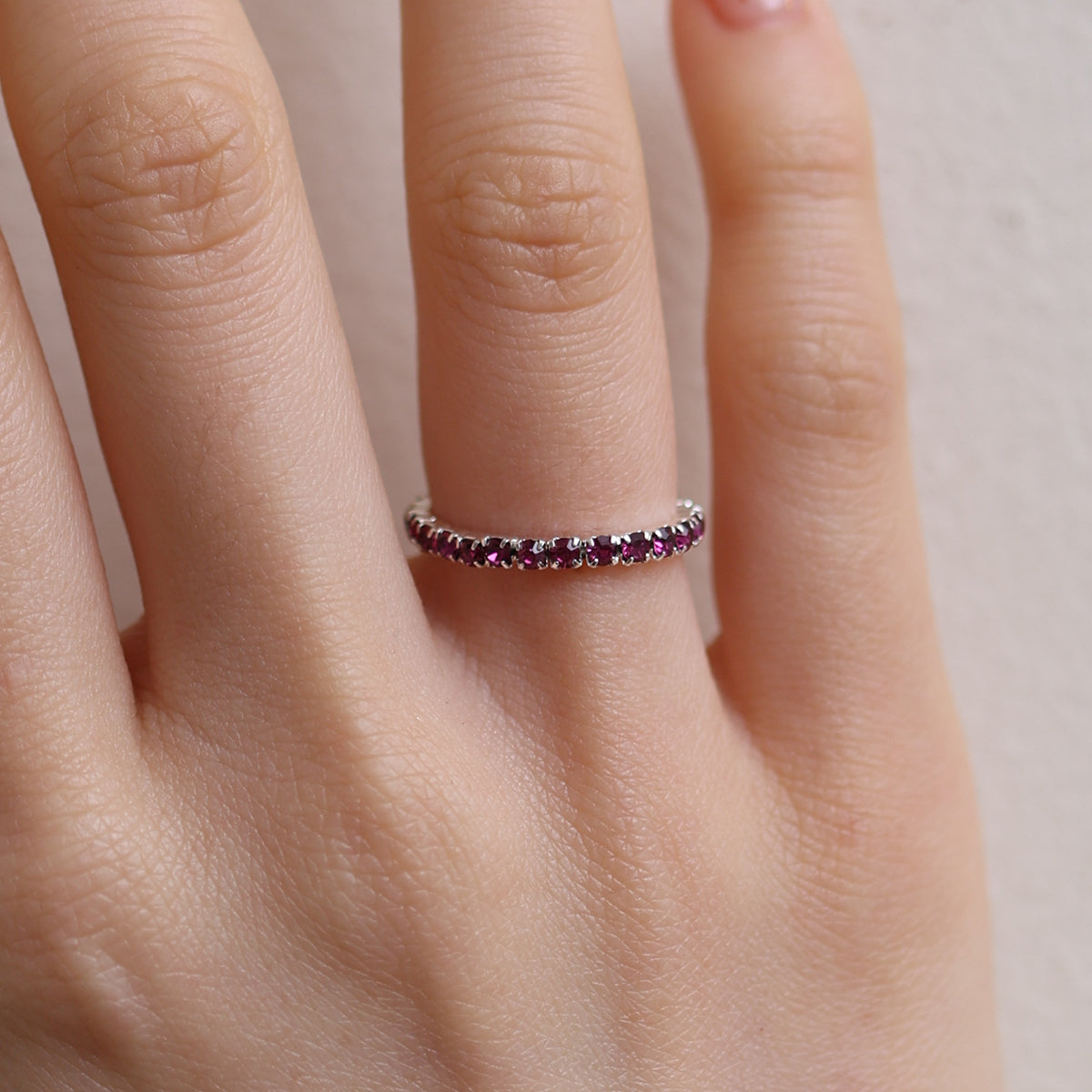 Stretchable tennis chain ring