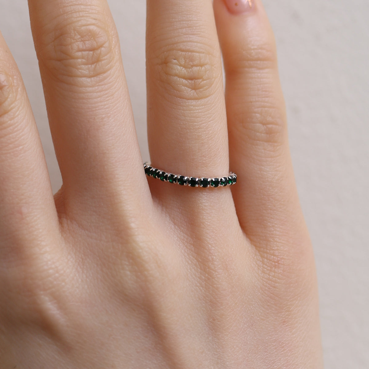 Stretchable tennis chain ring