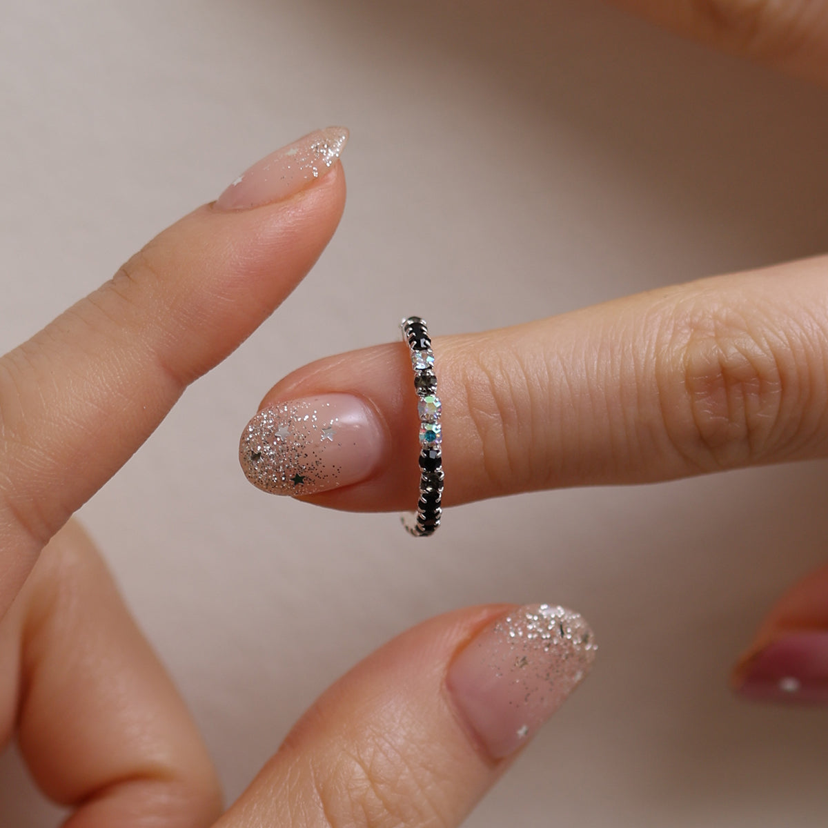 Stretchable tennis chain ring