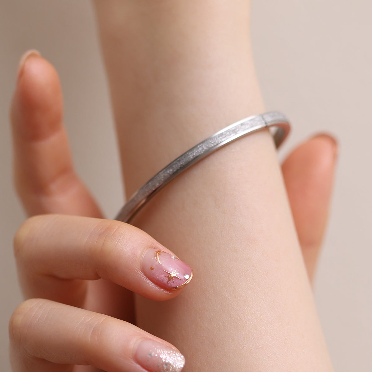 Delicate Thin Glitter Bangle featuring a subtle glitter finish for a touch of sparkle, crafted for minimalist elegance and all-day comfort—perfect worn alone or stacked.