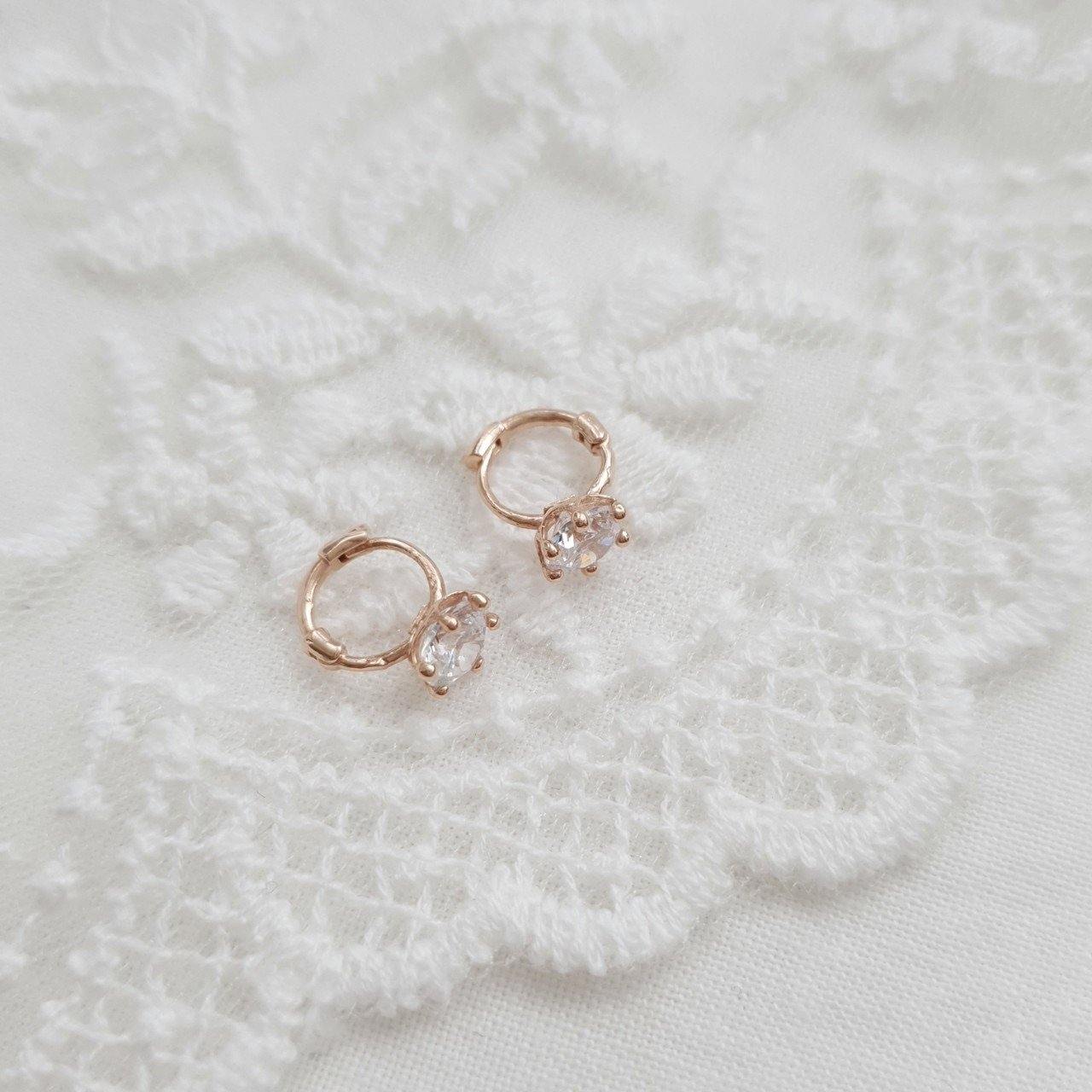 5mm cubic huggie - NABILONDON