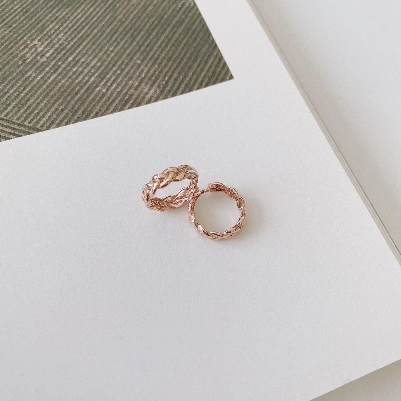 15mm knot huggie earrings (pair) - NABILONDON