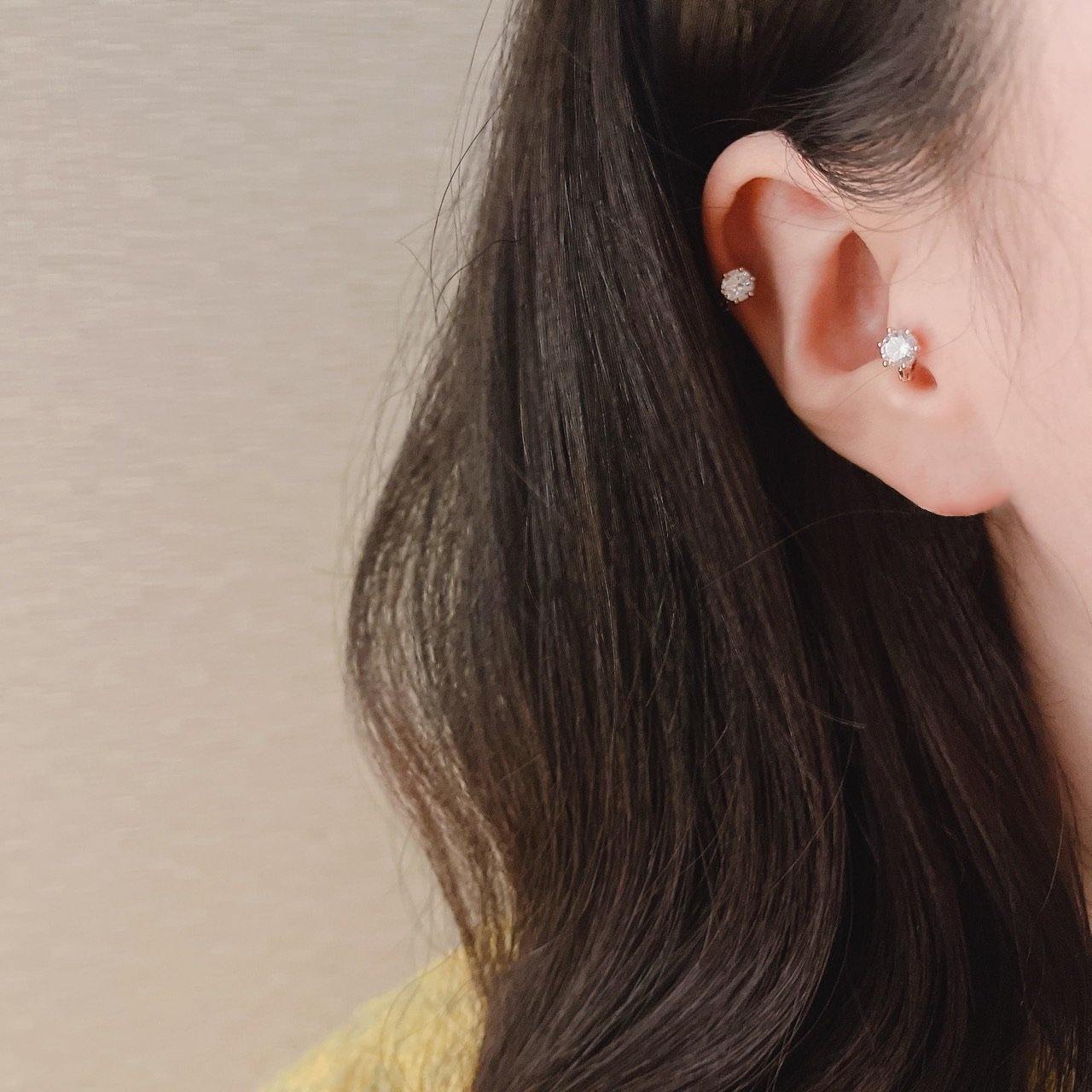 5mm cubic huggie - NABILONDON